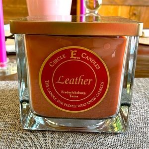 Circle E. Candles 43 oz Leather 🤎